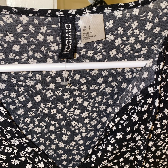 Flowy B/W Dress - Picture 2 of 2